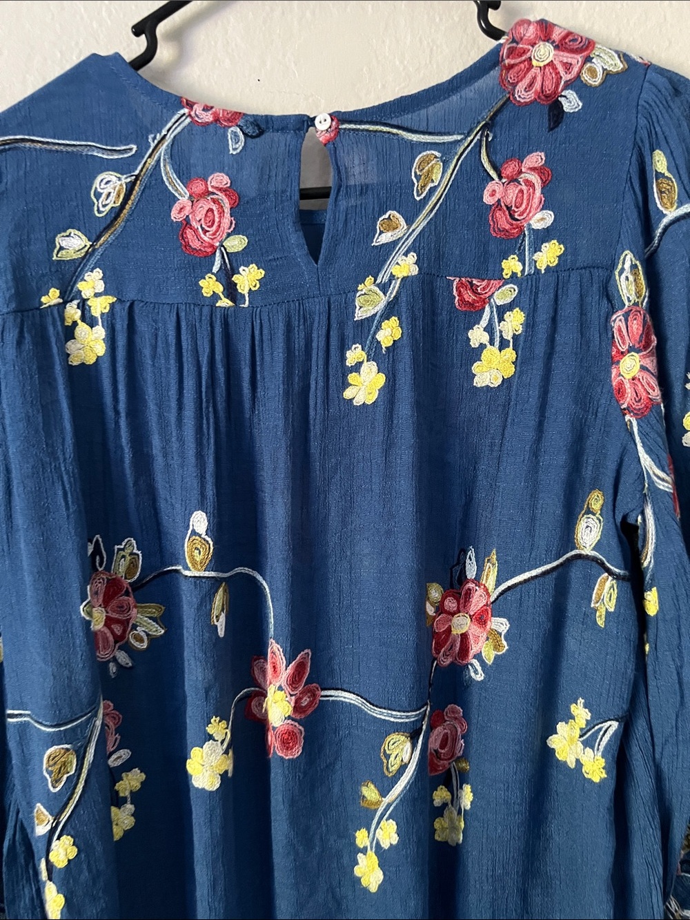 Like New! FIG and Flower Boho Embroidered Navy Floral Peasant Top Size L - Picture 6 of 11